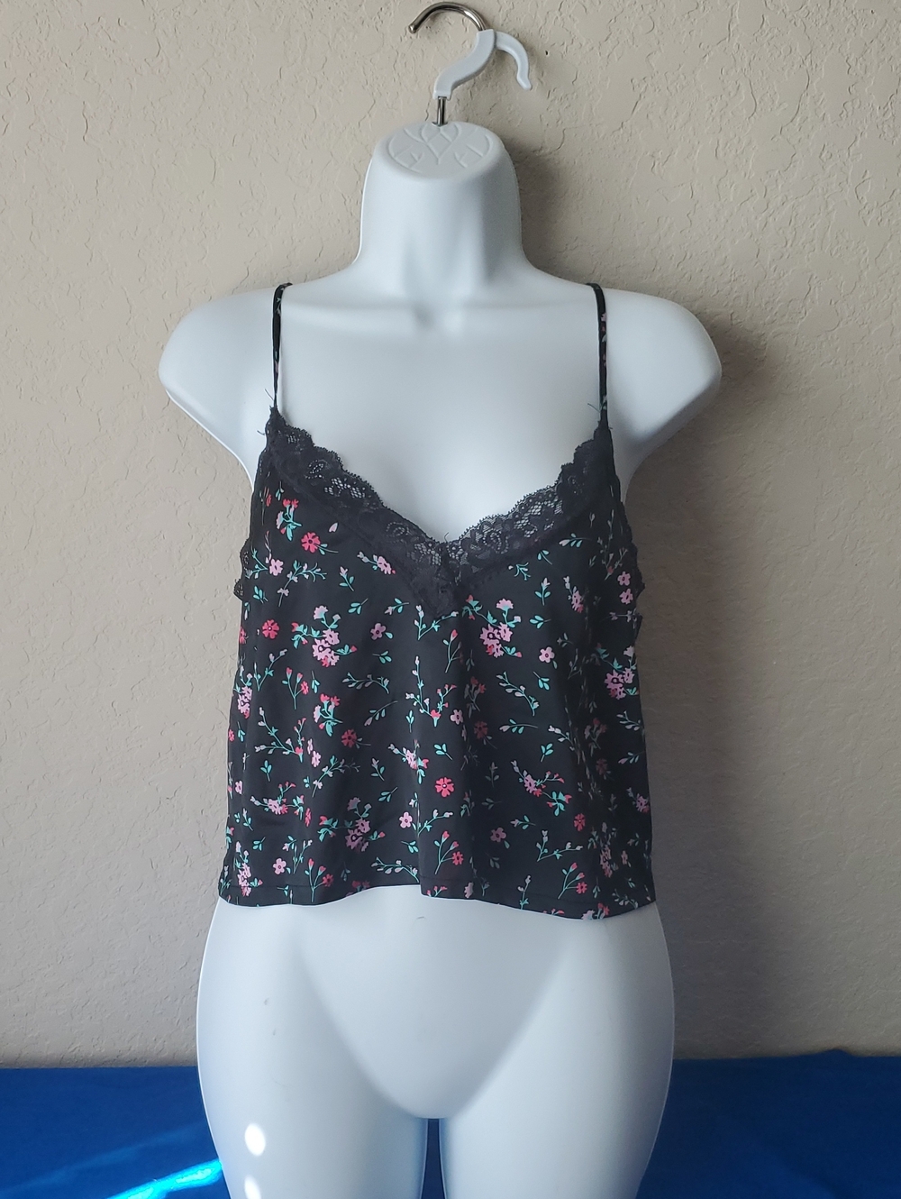 Colsie Black Floral Lace Trim Cami Top Crop Medium